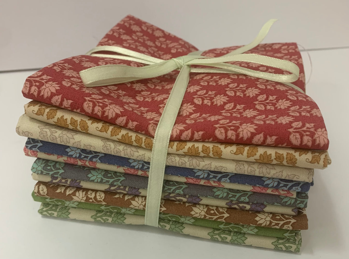TILDA MIRA 10 FAT 1/4 BUNDLE